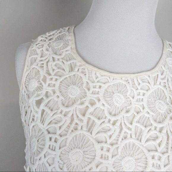 Goodnight Macaroon Womens Size Small White Sleeveless Guipure Lace Top Blouse - Picture 3 of 9